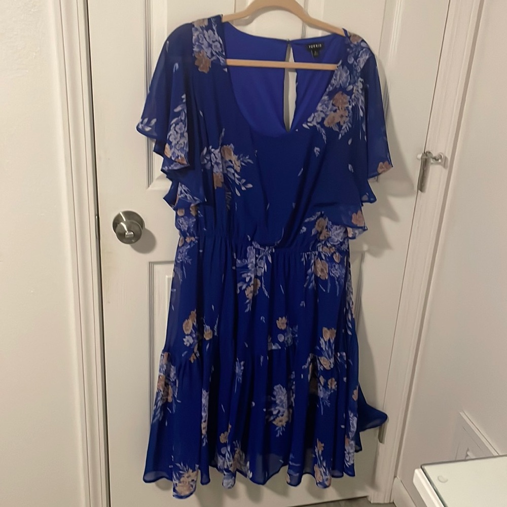 Blue floral torrid dress size 3